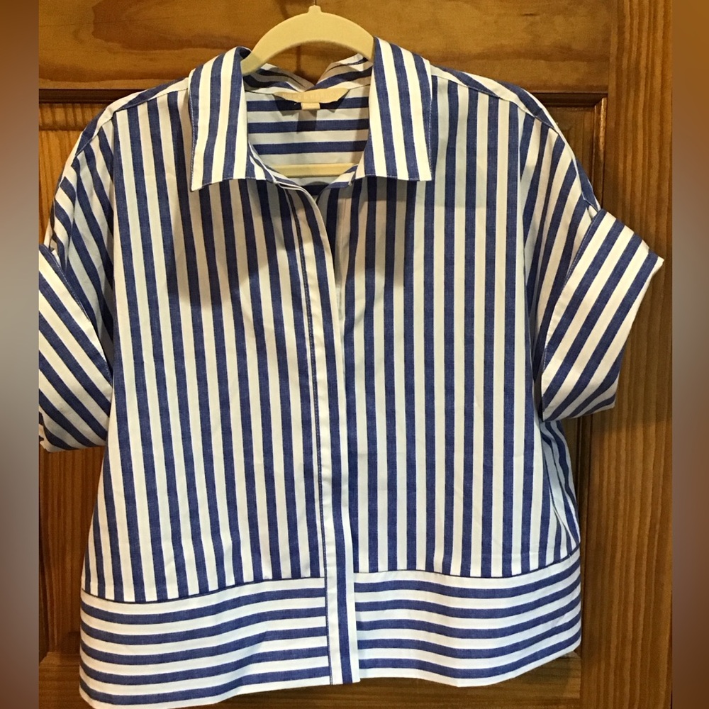 Women’s size large, hope & Harlow short sleeve top blue and white